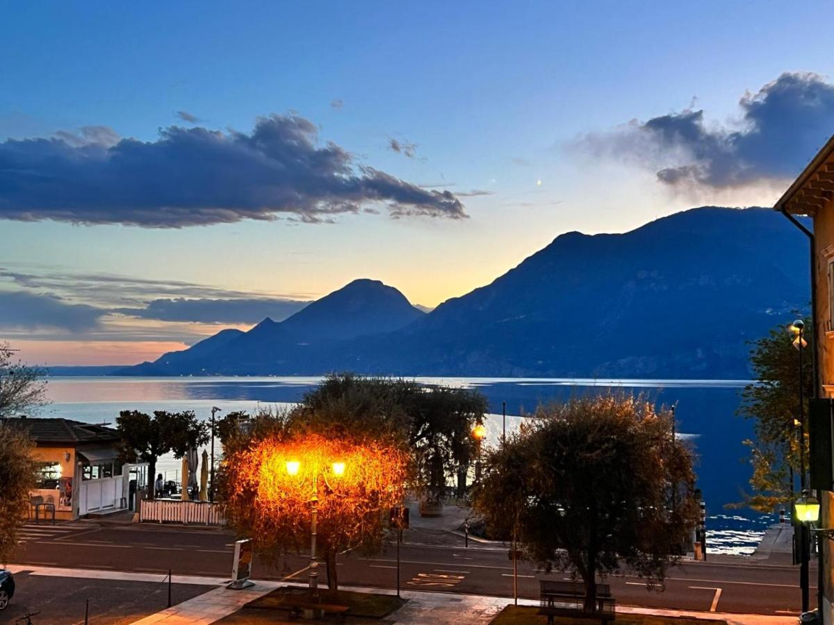 Absentia 1763 Garda Boutique Home - Lake Front Brenzone Extérieur photo