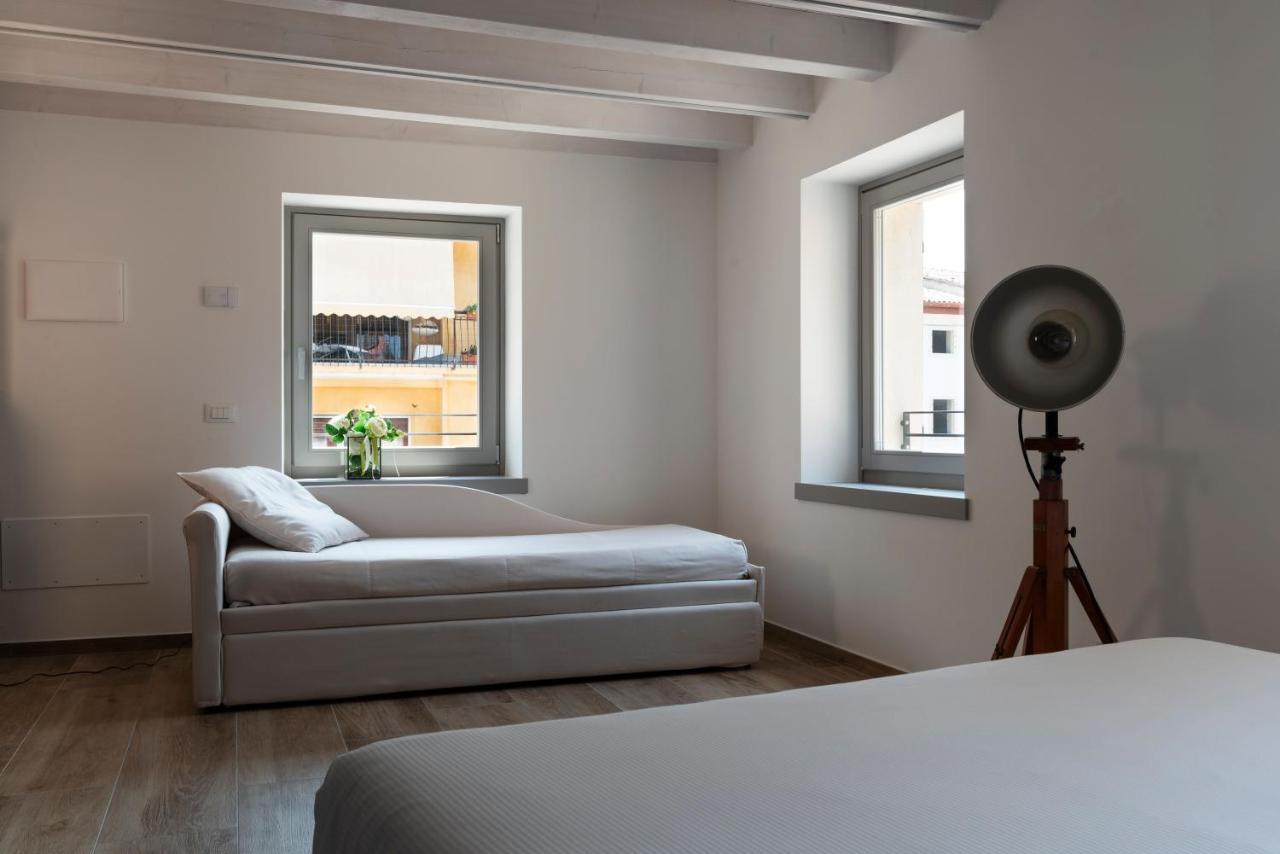 Absentia 1763 Garda Boutique Home - Lake Front Brenzone Extérieur photo