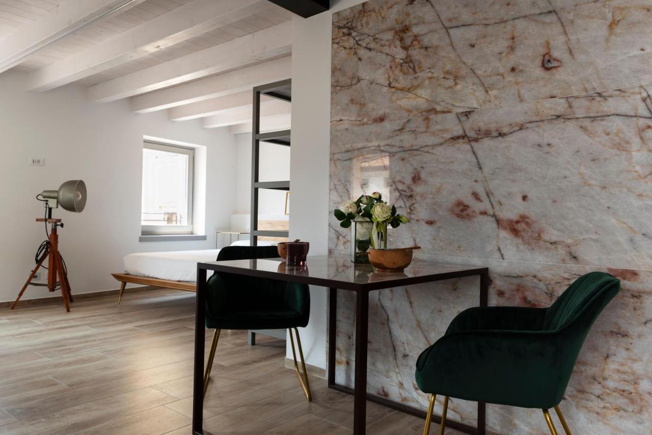 Absentia 1763 Garda Boutique Home - Lake Front Brenzone Extérieur photo