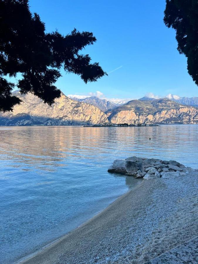 Absentia 1763 Garda Boutique Home - Lake Front Brenzone Extérieur photo
