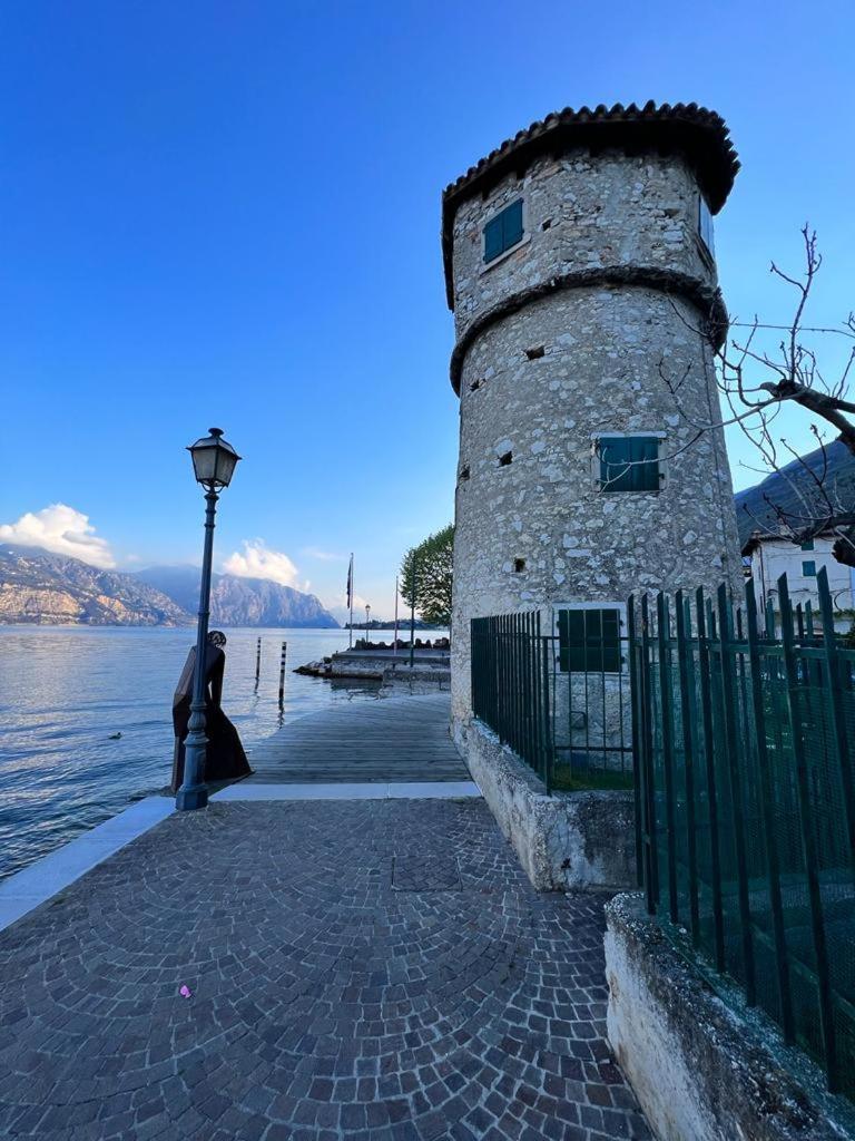 Absentia 1763 Garda Boutique Home - Lake Front Brenzone Extérieur photo